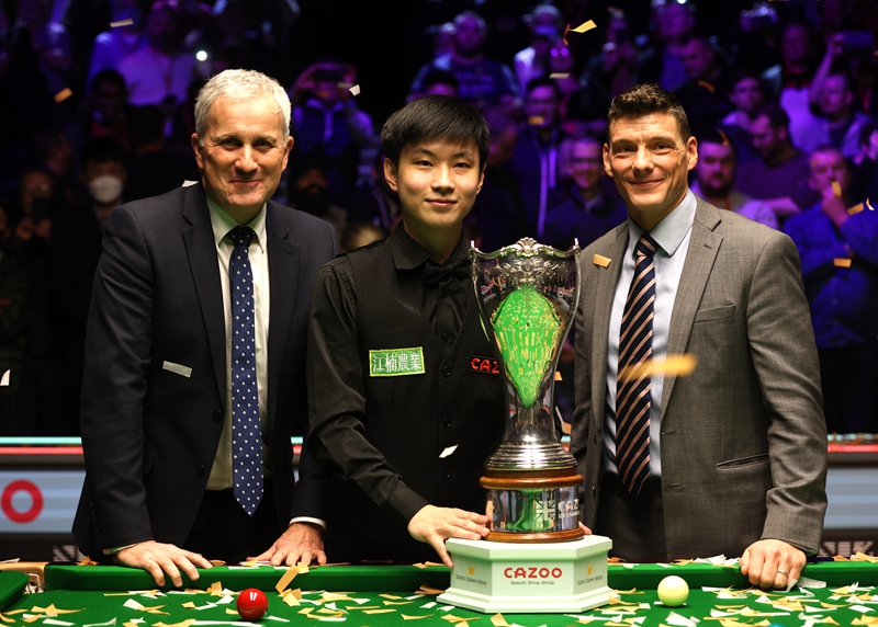 何迅速重拾 何迅速重拾