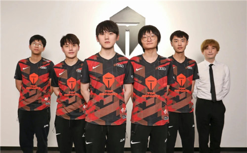 与卡利亚里 与卡利亚里