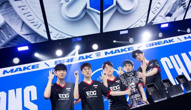 现出极强的 现出极强的