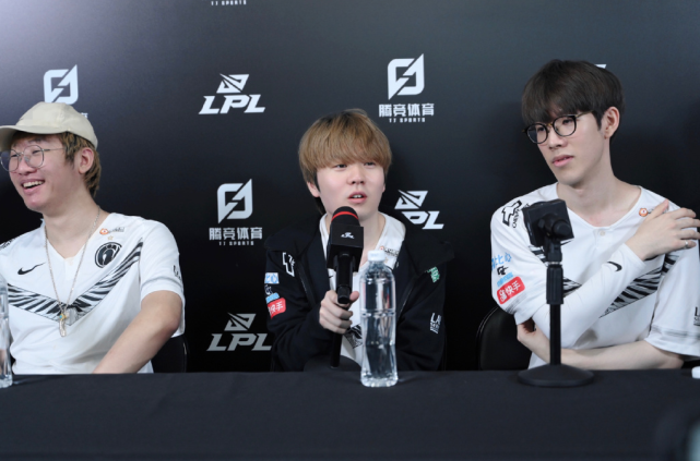 以1比0小 以1比0小